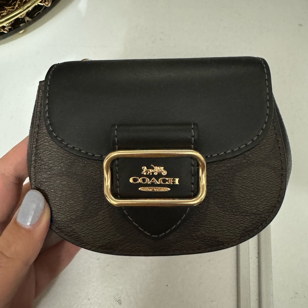 BNWT Coach card case on chain